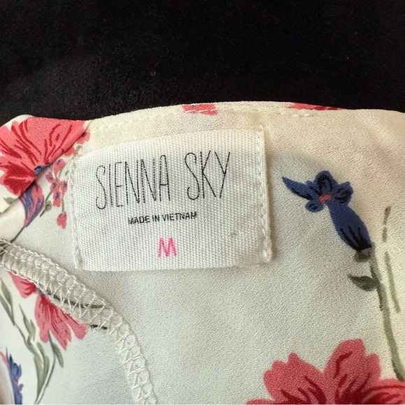 Floral White Tank Top - Picture 4 of 4